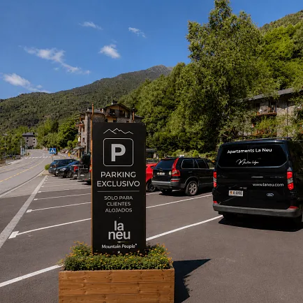 Convenient and free parking at your fingertips