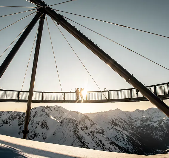 Discover the Tristaina Solar Viewpoint on snowshoes