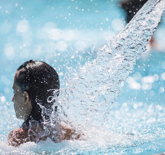 Inúu, the only adults Spa